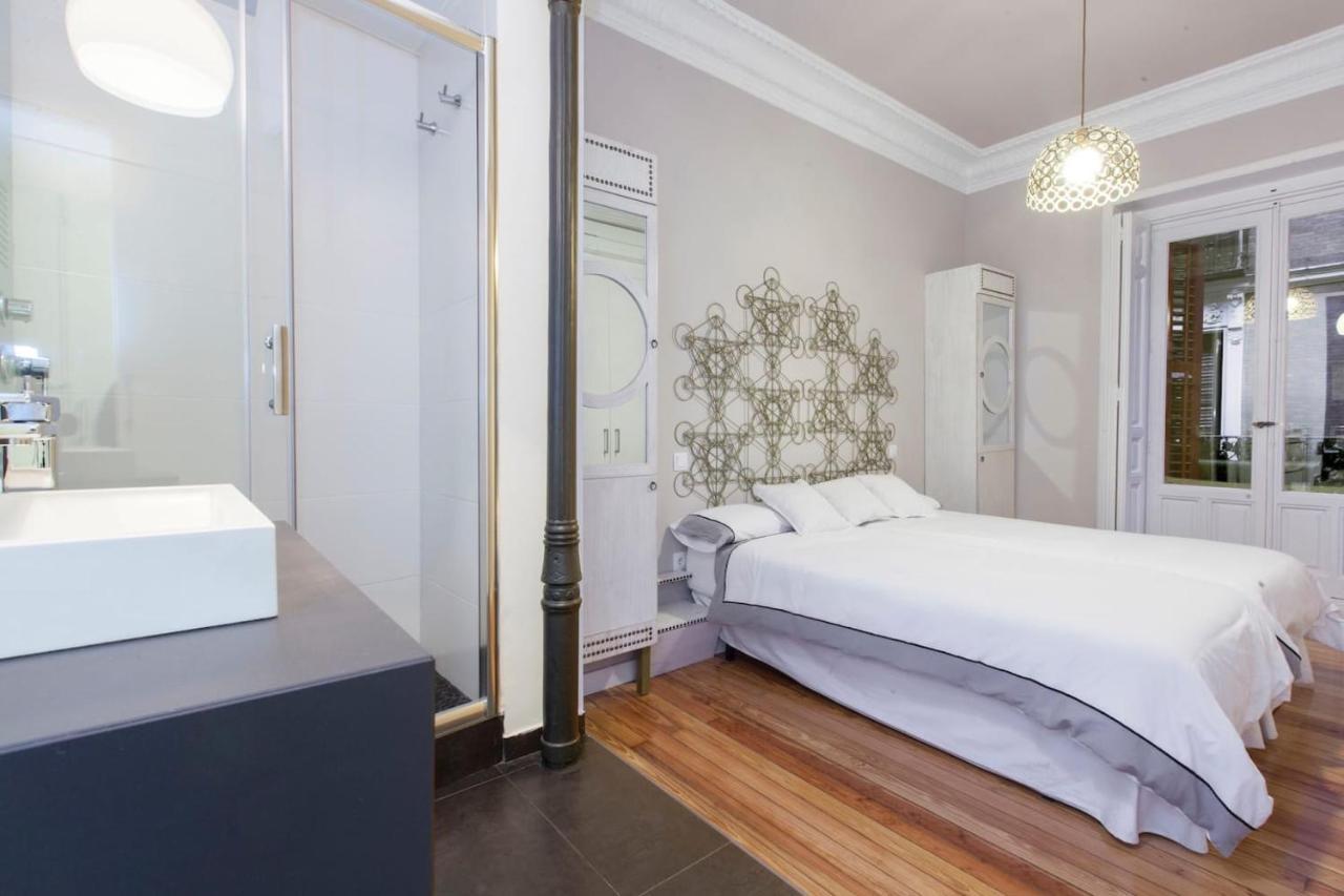 Charming Gran Via Luna Madrid Bagian luar foto