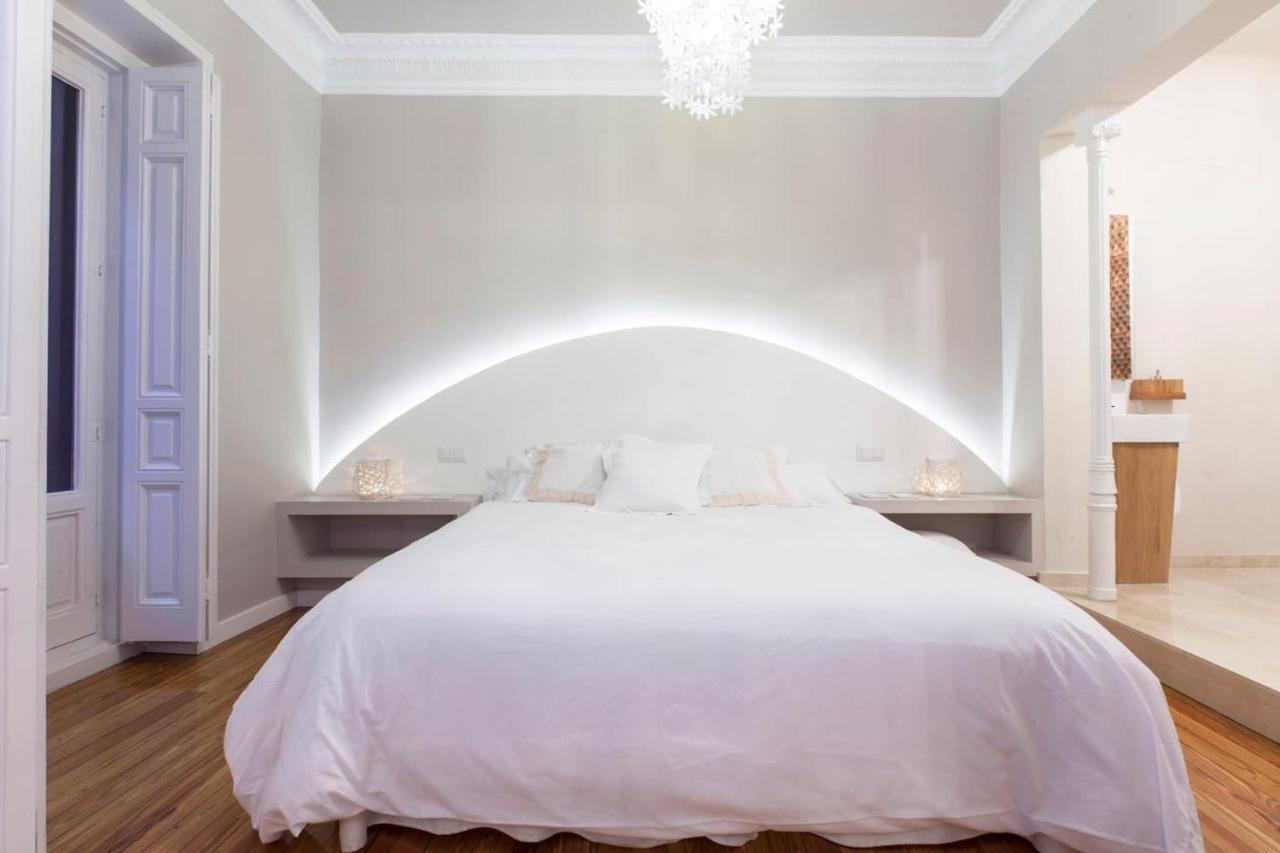 Charming Gran Via Luna Madrid Bagian luar foto
