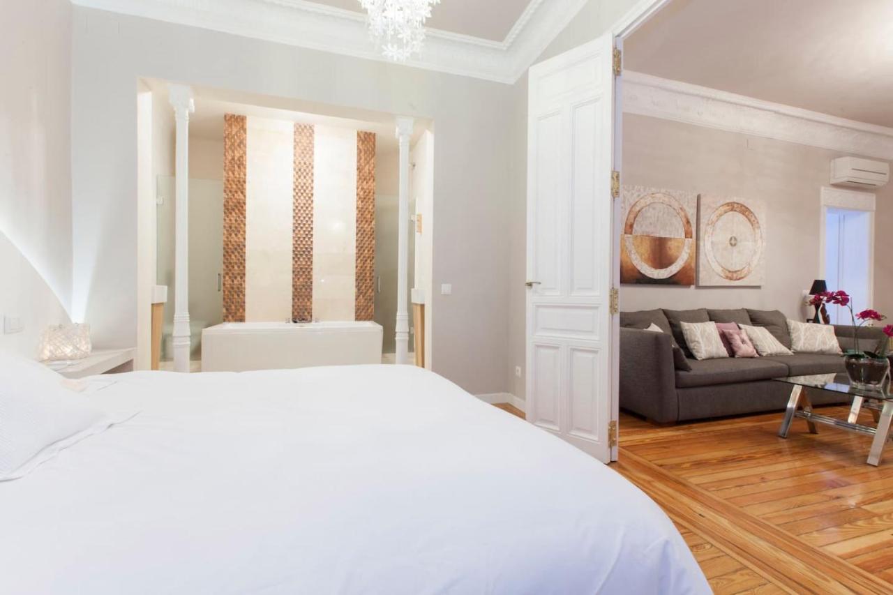 Charming Gran Via Luna Madrid Bagian luar foto