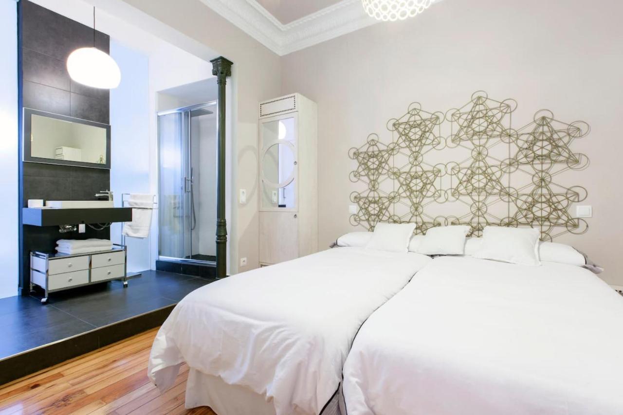 Charming Gran Via Luna Madrid Bagian luar foto