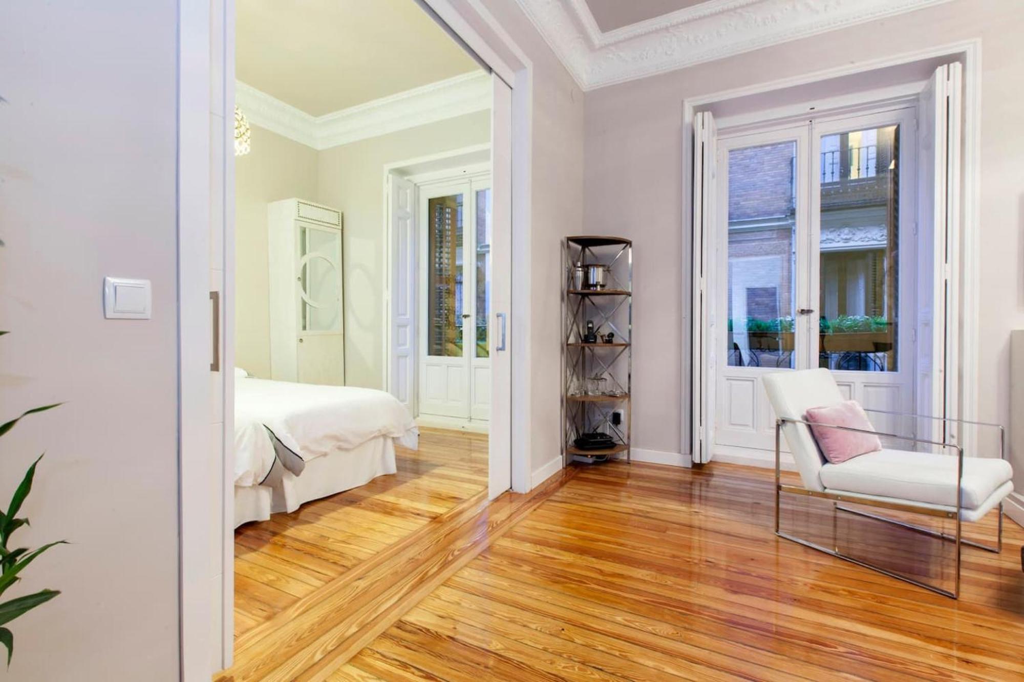 Charming Gran Via Luna Madrid Bagian luar foto